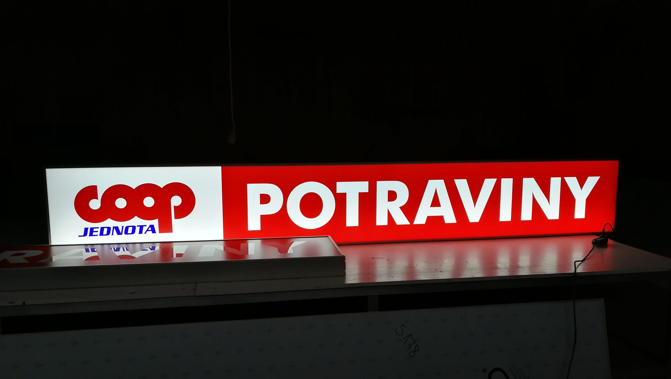 svetelný box pre potraviny